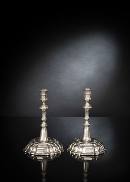 Silber, getrieben. Passiger Fuß und gegliederter Balusterschaft. Stadtmarke mit Lötigkeitsziffer 12, MZ: Joannes Baptista Rütgers (Rötgers) (Vgl. Scheffler, Rheinland-Westfalen Nr. 1679). Tremolierstrich. Im Boden graviertes Monogramm Silber, getrieben. Passiger Fuß und gegliederter Balusterschaft. Stadtmarke mit Lötigkeitsziffer 12, MZ: Joannes Baptista Rütgers (Rötgers) (Vgl. Scheffler, Rheinland-Westfalen Nr. 1679). Tremolierstrich. Im Boden graviertes Monogramm