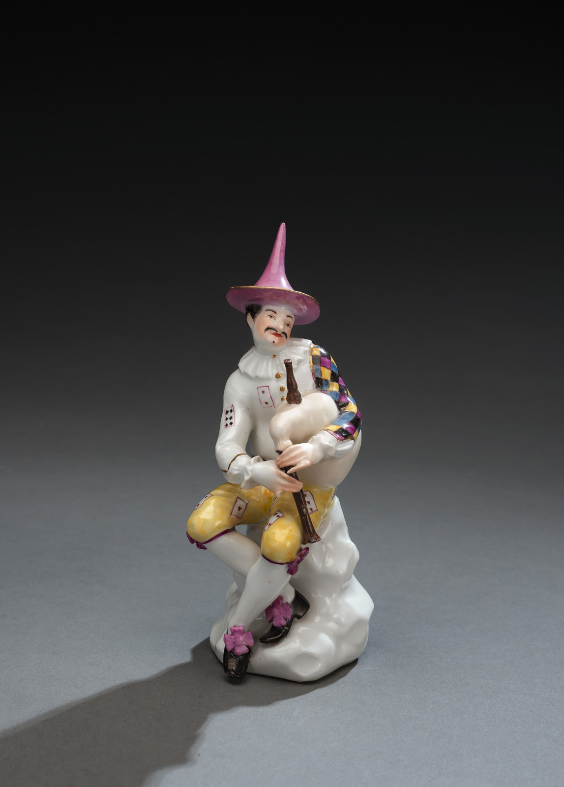 <b>Harlekin mit Dudelsack</b> <b>Harlekin mit Dudelsack</b>