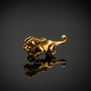 <b>Anhänger einer Raubkatze aus Gold</b> <b>Anhänger einer Raubkatze aus Gold</b>