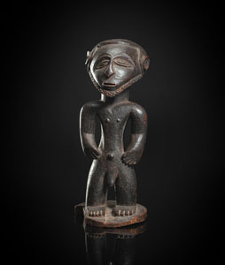 <b>Stehende männliche Figur aus dunkel patiniertem Holz</b> <b>Stehende männliche Figur aus dunkel patiniertem Holz</b>