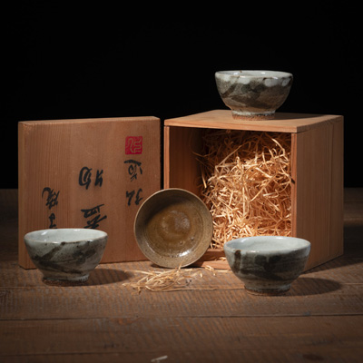 <b>THREE SMALL STONEWARE TEA CUPS FROM MASHIKO-WARE BY MITSURU KIMURA (B. 1939)</b>