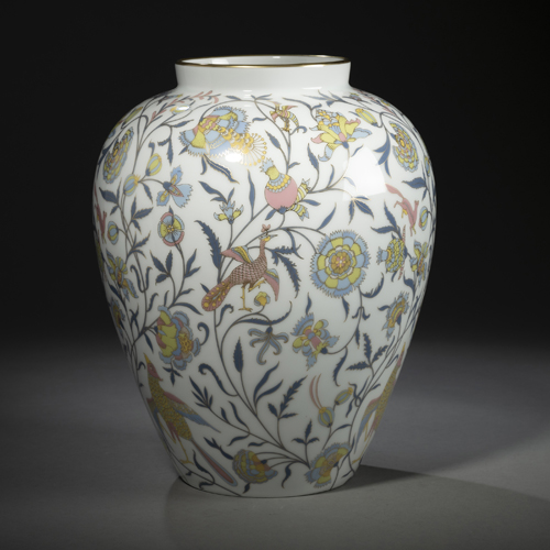 <b>A FLORAL AND ORNITOLOGICAL DECORATED VASE</b>