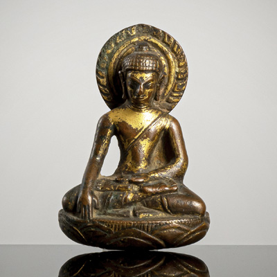 <b>Kleine feuervergoldete Bronze des Buddha Shakyamuni</b>