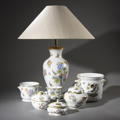 <b>A TABLE LAMP, TWO CACHEPOTS, THREE BOWLS WITH COVERS, A SMALL VASE</b>