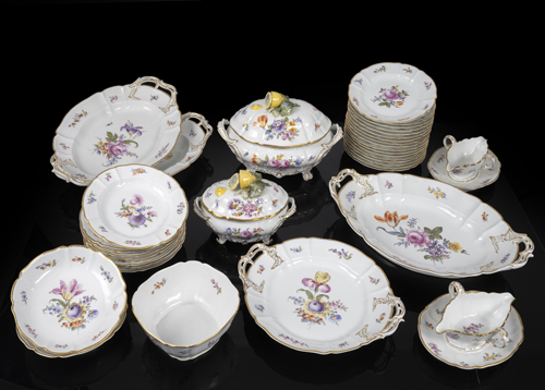 <b>A NYMPHENBURG FLORAL PAINTED DINNER SERVICE</b>