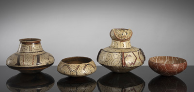 <b>Gruppe von vier 'Shipibo'-Keramikgefäßen</b>