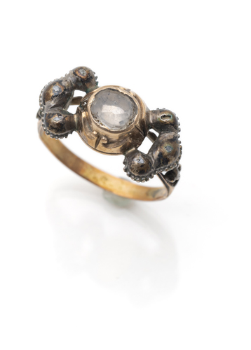 <b>A gold and rok crystal ring</b>