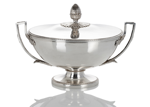 <b>A FRENCH NEOCLASSICAL SILVER TUREEN AND COVER</b>