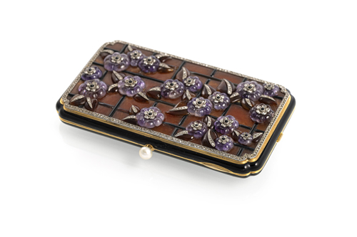 <b>AN ART DÉCO GOLD AND GEMSTONE VANITY CASE WITH POIRET ROSES</b>