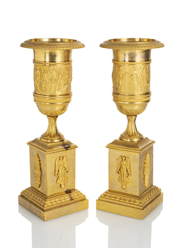 <b>A PAIR OF FRENCH EMPIRE ORMOLU VASES</b>