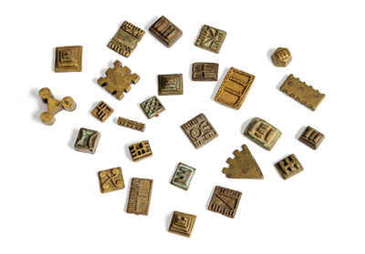 <b>A GROUP OF VARIOUS GEOMETRIC BRASS GOLD DUST WEIGHTS</b>