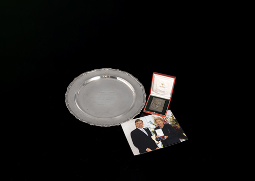 <b>Silver disc with dedication to the opera singer Christa Ludwig (1928-2021)</b>