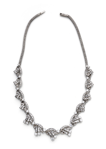 <b>An elegant vintage diamond and white gold  necklace</b>
