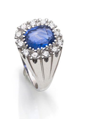 <b>Sapphire diamond ring</b>