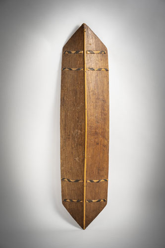 <b>A war shield ''kliau''</b> <b>A war shield ''kliau''</b>