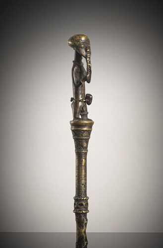 <b>A fine ceremonial staff ''kpoman''</b> <b>A fine ceremonial staff ''kpoman''</b>
