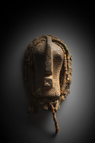 <b>A small mask</b> <b>A small mask</b>