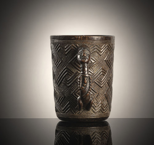 <b>A fine palm wood wine cup</b> <b>A fine palm wood wine cup</b>