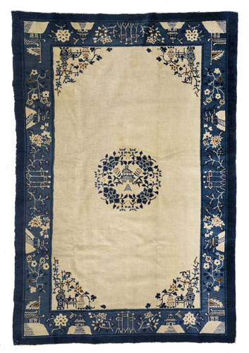 <b>A central medallion carpe</b> <b>A central medallion carpe</b>