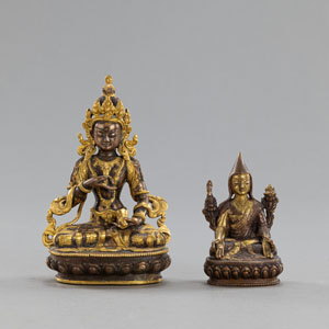 <b>Teilvergoldete Bronze des Vajrasattva und kleinere Bronze des Tsongkhapa</b> <b>Teilvergoldete Bronze des Vajrasattva und kleinere Bronze des Tsongkhapa</b>